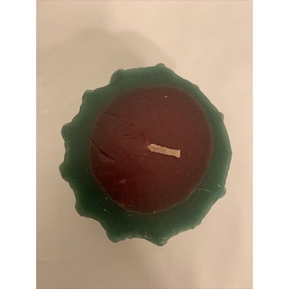 (SET OF 2) HANDMADE SCENTED CHRISTMAS PINECONE CANDLES 3” GREEN AND RED - RARE - Picture 3 of 5